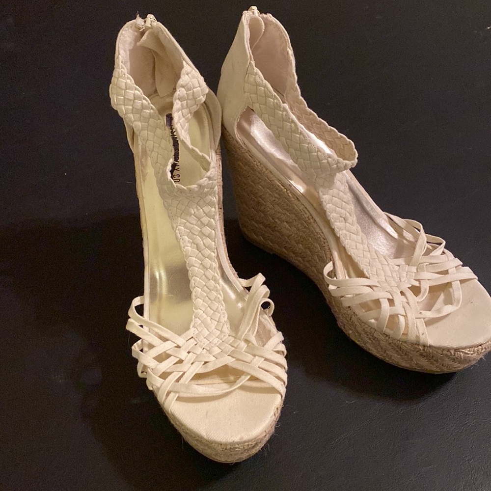 Women’s “Mossimo Supply Co” Size 9 1/2 Cloth Woven & burlap high wedge zip heels